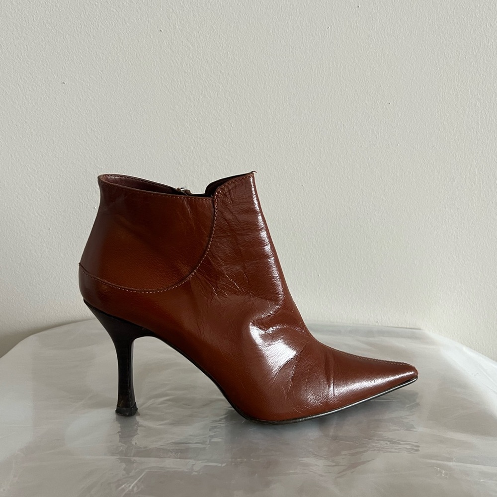 Kenneth Cole Chestnut Brown Pointed Leather Ankle Bootie